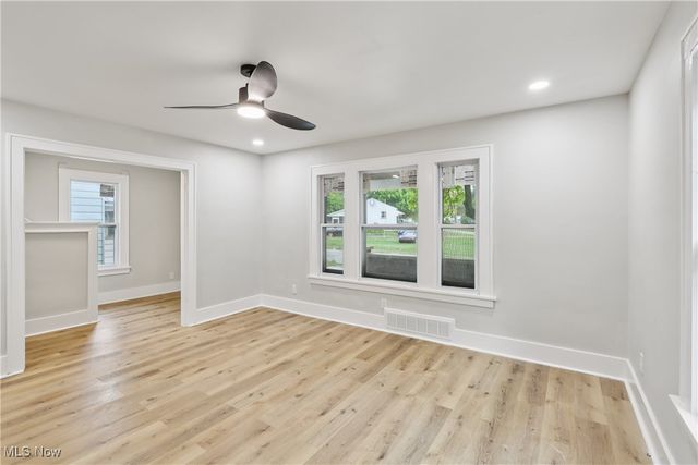 670 Comstock Street NW, Warren, OH 44483