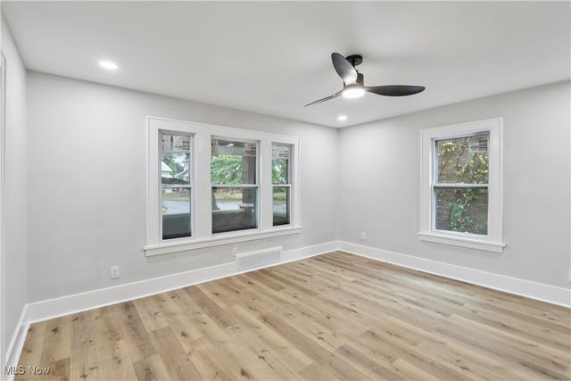 670 Comstock Street NW, Warren, OH 44483