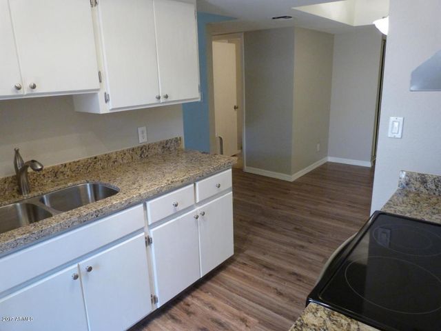3131 W Cochise Drive Unit 207, Phoenix, AZ 85051