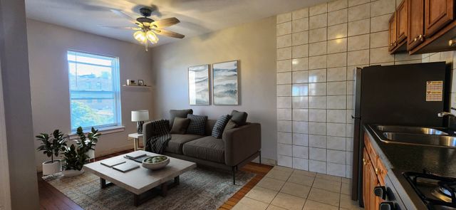 4764 N Virginia Avenue 206, Chicago, IL 60625
