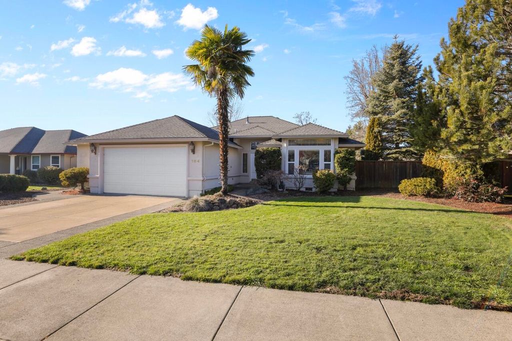 184 Keystone Way, Eagle Point, OR 97524