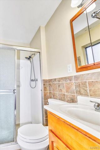 2180 N Pointe Lane, Florissant, MO 63031