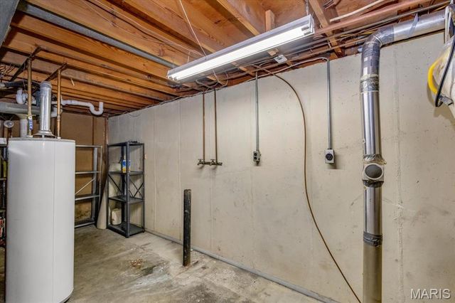 2180 N Pointe Lane, Florissant, MO 63031