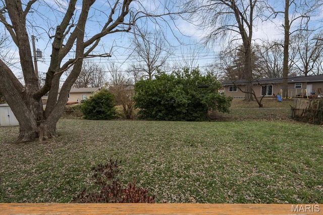 2180 N Pointe Lane, Florissant, MO 63031