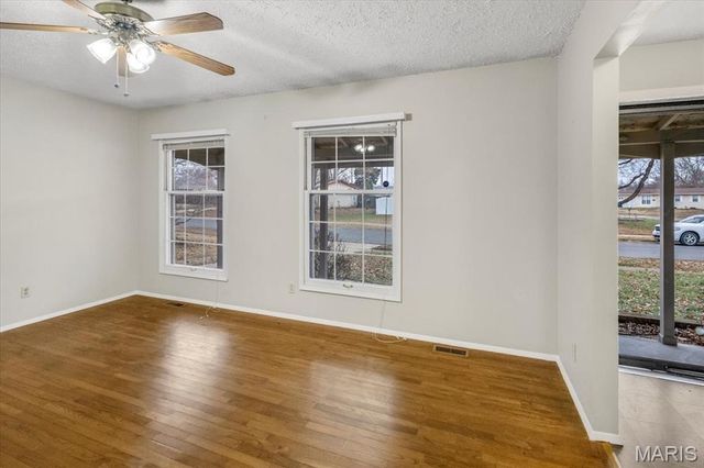 2180 N Pointe Lane, Florissant, MO 63031