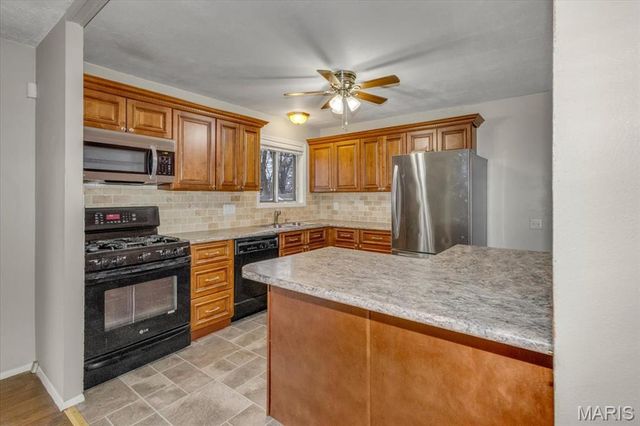 2180 N Pointe Lane, Florissant, MO 63031