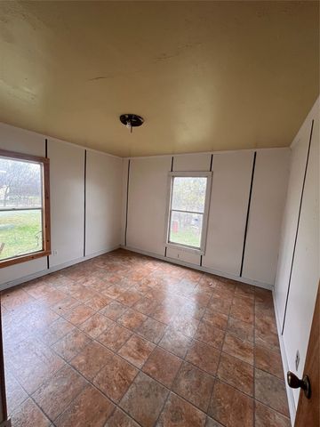 206 3rd Street, Hillsboro, TX 76645