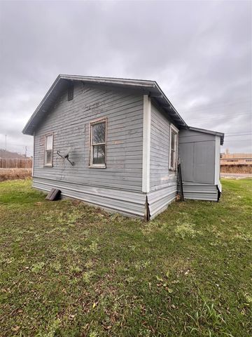 206 3rd Street, Hillsboro, TX 76645