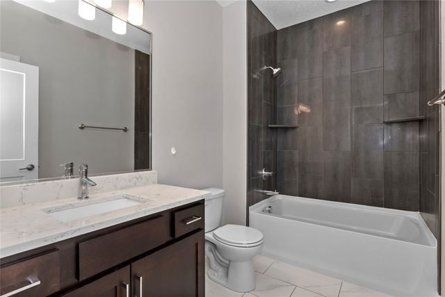 861 82nd Court, West Des Moines, IA 50266