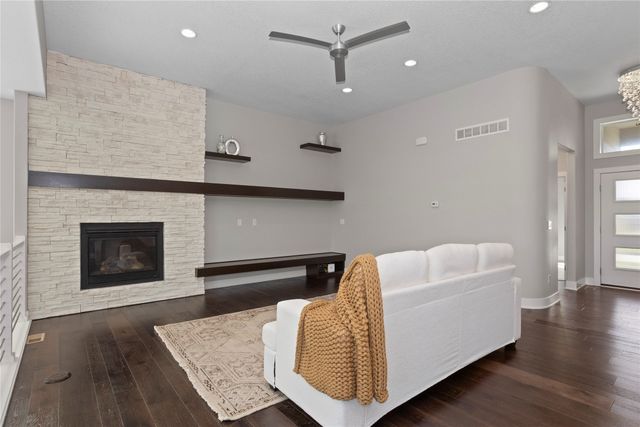 861 82nd Court, West Des Moines, IA 50266