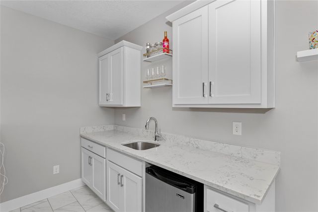 861 82nd Court, West Des Moines, IA 50266