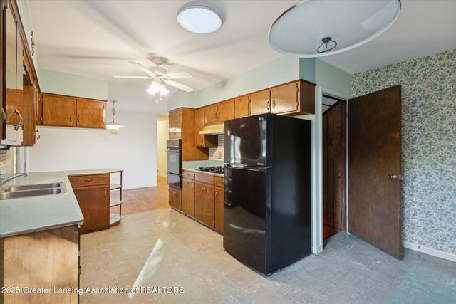 10802 Plains Highway, Eaton Rapids, MI 48827