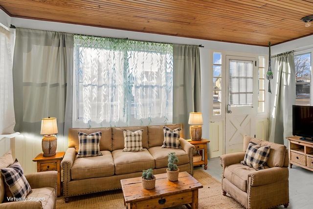 1004 Madison STREET, Lake Geneva, WI 53147