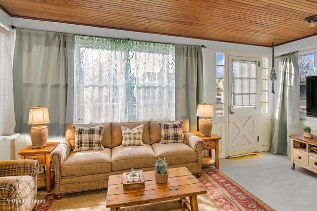 1004 Madison STREET, Lake Geneva, WI 53147