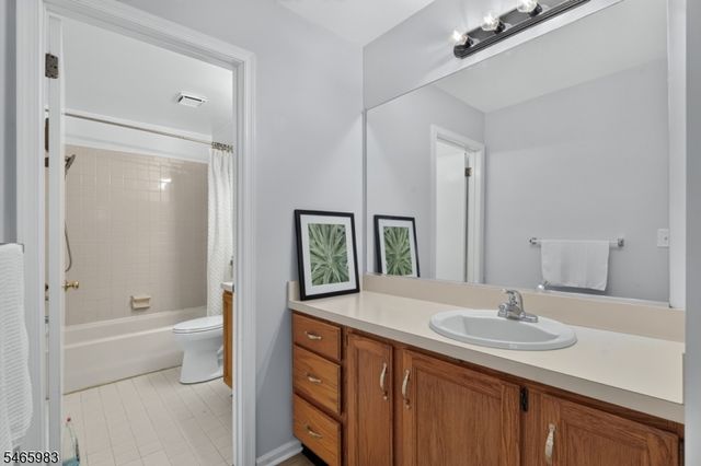 76 Encampment Dr, Bedminster Twp., NJ 07921