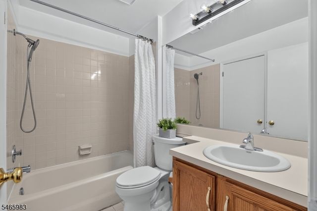 76 Encampment Dr, Bedminster Twp., NJ 07921