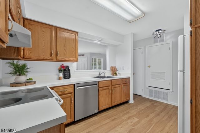 76 Encampment Dr, Bedminster Twp., NJ 07921