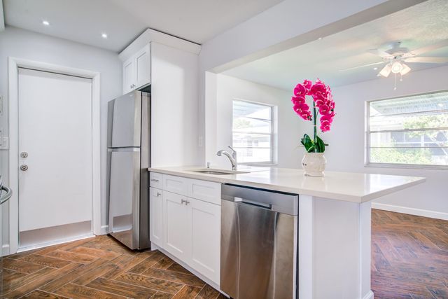 813 SW 5th Court, Boynton Beach, FL 33426