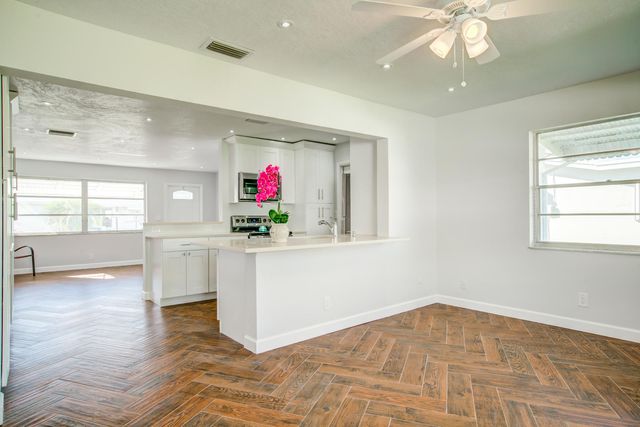 813 SW 5th Court, Boynton Beach, FL 33426