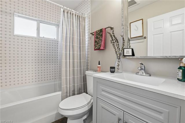 2825 SE 8th PL, Cape Coral, FL 33904