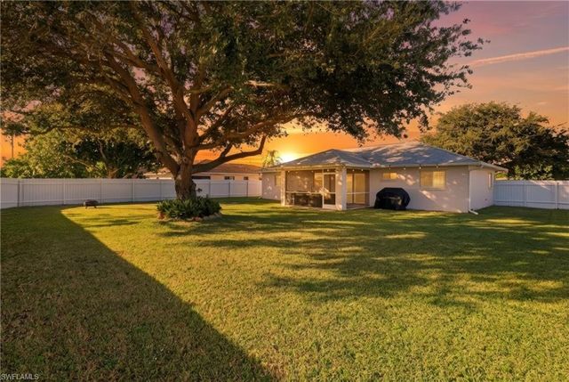 2825 SE 8th PL, Cape Coral, FL 33904