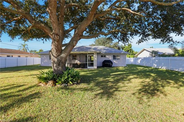 2825 SE 8th PL, Cape Coral, FL 33904