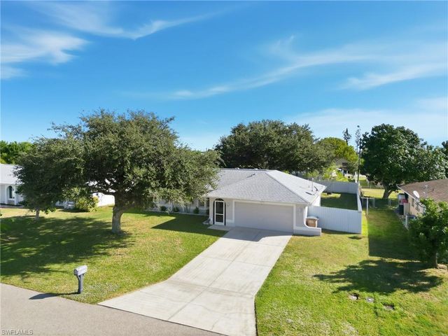 2825 SE 8th PL, Cape Coral, FL 33904