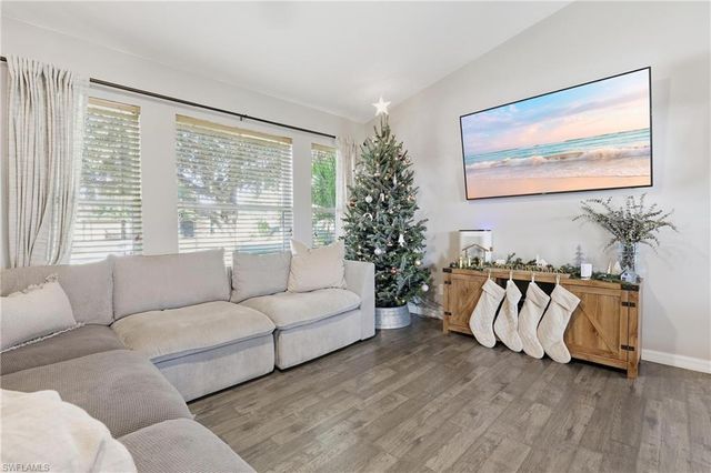 2825 SE 8th PL, Cape Coral, FL 33904