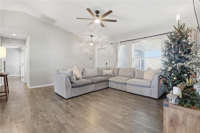 2825 SE 8th PL, Cape Coral, FL 33904