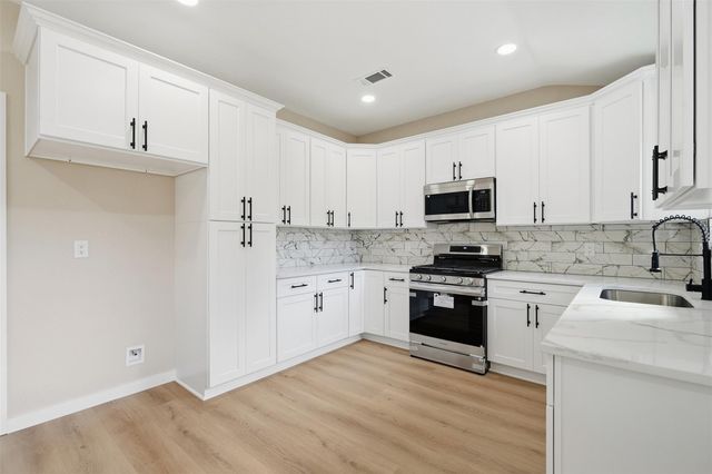 8902 Winding River Drive, Houston, TX 77088