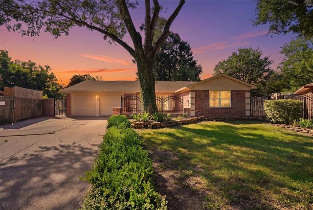 8902 Winding River Drive, Houston, TX 77088