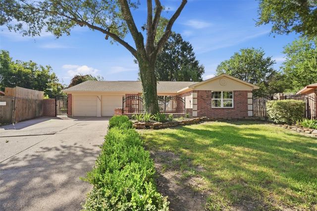 8902 Winding River Drive, Houston, TX 77088