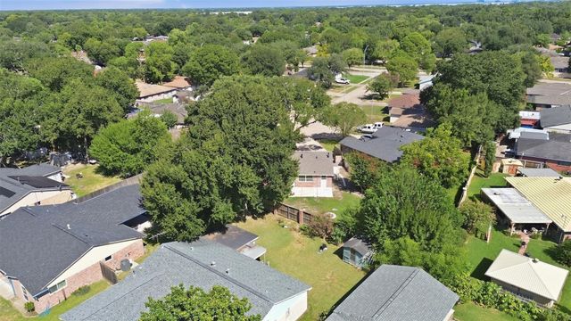 8902 Winding River Drive, Houston, TX 77088