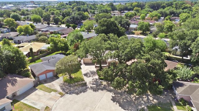 8902 Winding River Drive, Houston, TX 77088