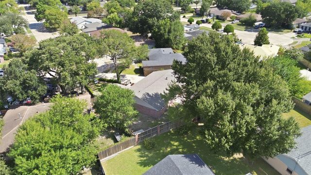 8902 Winding River Drive, Houston, TX 77088