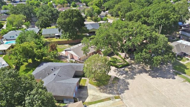 8902 Winding River Drive, Houston, TX 77088