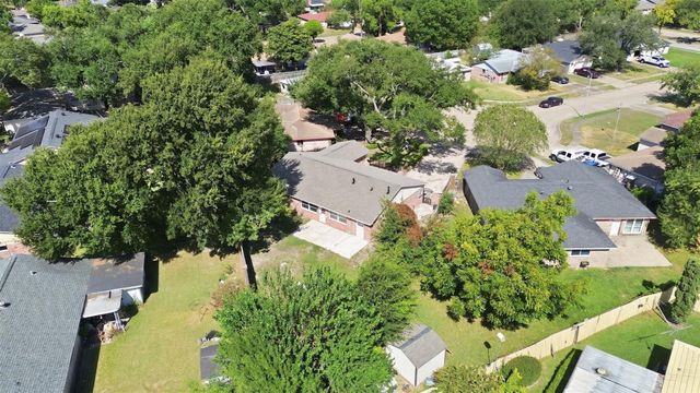 8902 Winding River Drive, Houston, TX 77088