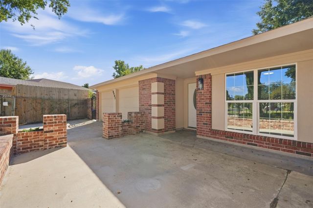 8902 Winding River Drive, Houston, TX 77088