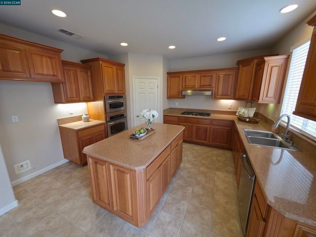 8625 Livingston Way, Discovery Bay, CA 94505