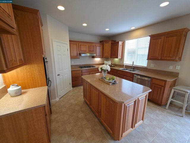 8625 Livingston Way, Discovery Bay, CA 94505