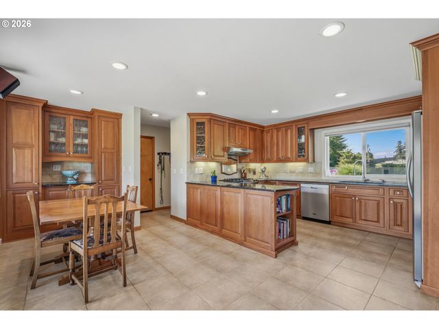804 Nw SLUMAN Rd, Vancouver, WA 98665
