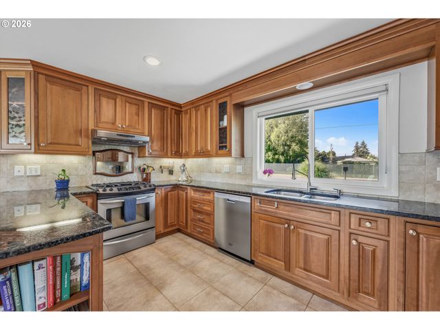 804 Nw SLUMAN Rd, Vancouver, WA 98665