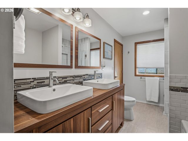 804 Nw SLUMAN Rd, Vancouver, WA 98665