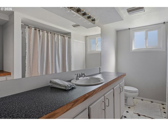 804 Nw SLUMAN Rd, Vancouver, WA 98665