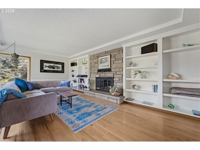 804 Nw SLUMAN Rd, Vancouver, WA 98665