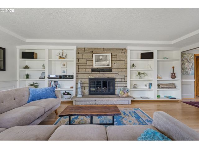 804 Nw SLUMAN Rd, Vancouver, WA 98665