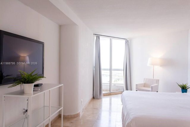 1717 N Bayshore Dr B-4141, Miami, FL 33132