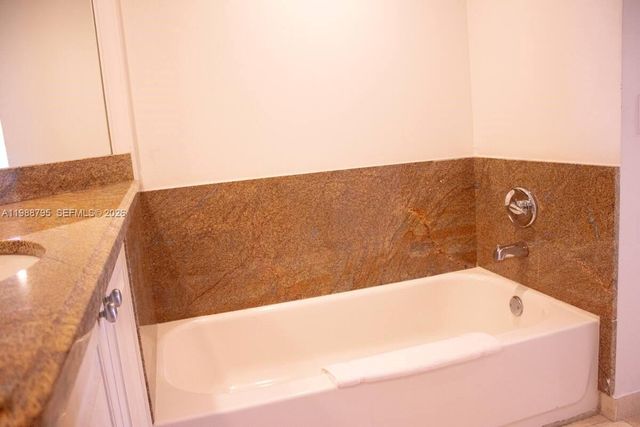 1717 N Bayshore Dr B-4141, Miami, FL 33132