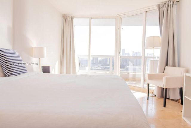 1717 N Bayshore Dr B-4141, Miami, FL 33132