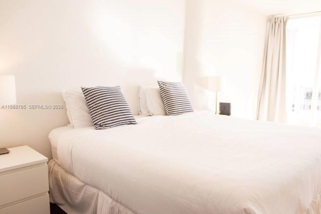 1717 N Bayshore Dr B-4141, Miami, FL 33132